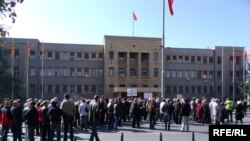 Како крајна мерка, ССМ најавува штрајк, доколку не се утврди минималната плата. 