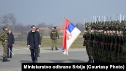 Српскиот претседател Александар Вучиќ со 72-та специјална бригада на српската армија