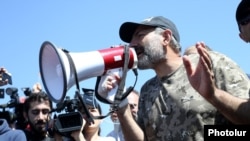 Armenia - Opposition leader Nikol Pashinian resumes anti-government demonstrations in Yerevan, 25 April 2018. 