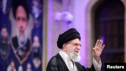 Liderul suprem al Iranului, ayatollahul Ali Khamenei, vorbește în timpul unei întâlniri la Teheran - mai 2025.