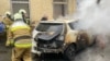 У Києві горів автомобіль, перехожі затримали ймовірного причетного – поліція