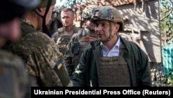 Президент Володимир Зеленський відвідує позиції Збройних сил України на Донеччині 
