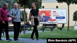 Prolaznici na ulici u Banjoj Luci 24.9.2016. (Ilustrativna fotografija).