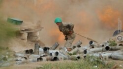 Civilët kërkojnë strehim nga predhat në konfliktin Armeni-Azerbajxhan