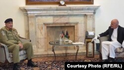 General Qamar Javed Bajwa, left, met with Afghan President Ashraf Ghani in Kabul on June 9.