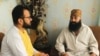 سردار ګربچهن سېنګهـ غزنیوال (ښی) په کابل کې د ازادي راډیو له خبریال نصرت پارسا سره د مرکې پر مهال