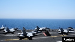 Носачот на авиони USS George H.W. Bush во Ирак, август 2014 година.