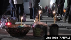 În așteptarea sfințirii bucatelor, în noaptea de Înviere, 2 mai 2021