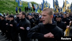 Ukrajinski pokret Azov ima mnogo ratnih veterana i militanata za članove sa otvorenim neonacističkim stajalištima