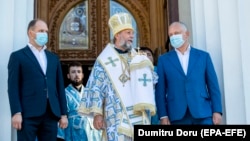 14 octombrie 2020, Ziua orașului. De la stânga la dreapta: primarul Chișinăului, socialistul Ion Ceban, Mitropolitul Moldovei Vladimir și actualul președinte Igor Dodon care candidează independent pentru un al doilea mandat, fiind sprijinit de socialiști. 