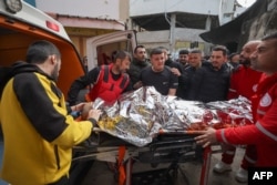 În Gaza și Cisiordania, Crucea Roșie gestionează spitalele esențiale populației crescânde de răniți.