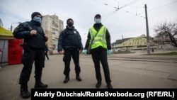 До тих, хто має знаходитися на самоізоляції, можуть прийти з перевіркою поліцейські