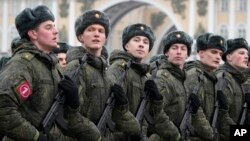 Nivelul ridicat al cheltuielilor militare planificat de guvernul rus amintește unora de situația similară în care s-a aflat URSS în ultimii ani de existență.