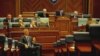 Thaçi i fton të gjithë, por dialogun zotohet se do ta udhëheqë vet