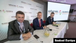 Pártegyesülés után (balról jobbra Sólymos László/Híd, Forró Krisztián/MKP, az új párt elnöke és Mózes Szabolcs/Összefogás)