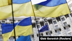 Однією з вимог ЄС в рамках реформи є оновлення регламенту Кабінету міністрів (на фото: будівля Кабміну)
