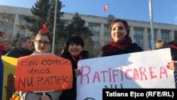 Chișinău: în decembrie 2019, se organiza un proteste la care se cerea ratificarea Convenție de la Istanbul împotriva violenței la adresa femeilor, 18 decembrie 2019.