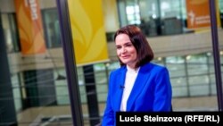 Liderja e opozitës së Bjellorusisë, Svyatlana Tsikhanouskaya, gjatë vizitës në selinë e Radios Evropa e Lirë në Pragë, 8 qershor 2021.