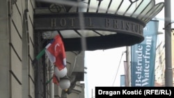 Vlada Srbije je 2018. godine donela zaključak o prestanku prava Ministarstva odbrane na korišćenje zgrade hotela Bristol koja je pripala kompaniji „Beograd na vodi“