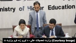 دا هوکړه د لوړو زده کړو د وزیر عباس بصیر او د بشري حقونو د مشرې شهرزاد اکبر له خوا لاسلیک شوه.