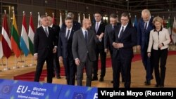 Илустративна фотографија - Претставници на земјите од Западен Балкан со претставници на ЕУ.