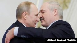 Президенти Росії і Білорусі, Володимир Путін та Олександр Лукашенко (праворуч), квітень 2017 року (ілюстраційне фото) 