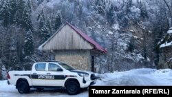 შემთხვევის ადგილზე საგამოძიებო მოქმედებები გრძელდება.