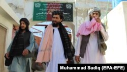 Taliban members leave prison after they were released in Kandahar on June 1 as part of ongoing negotiations with the Afghan government. 