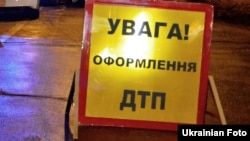 Військова вантажівка виїхала на зустрічну смугу